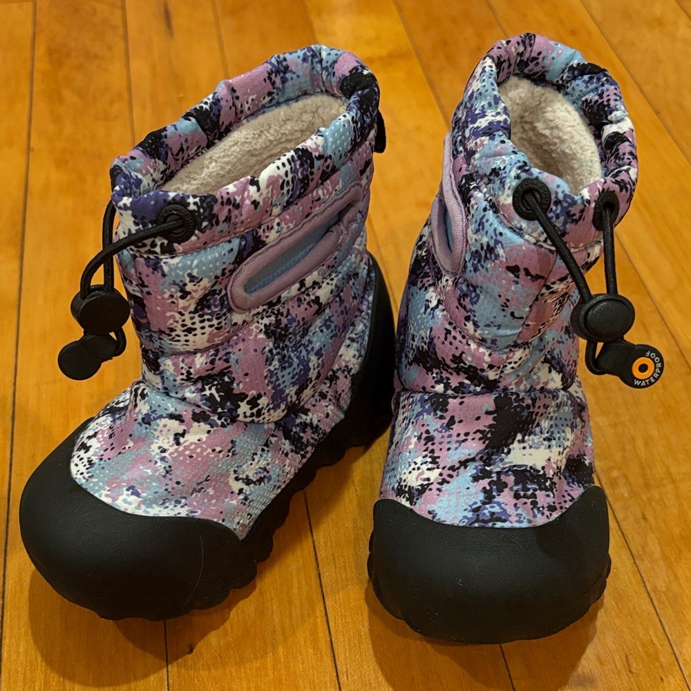Bogs Kids Boots - Pink and Blue Pattern